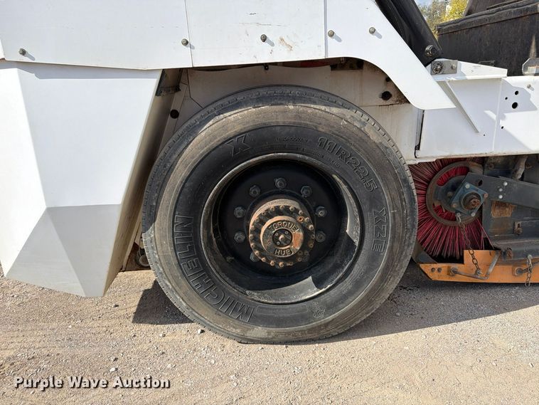 image for item FU4839 2007 Allianz Johnston 3000 street sweeper