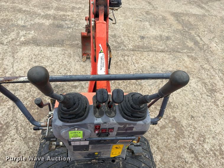 image for item FU4840 2014 Kubota K008-3 mini excavator