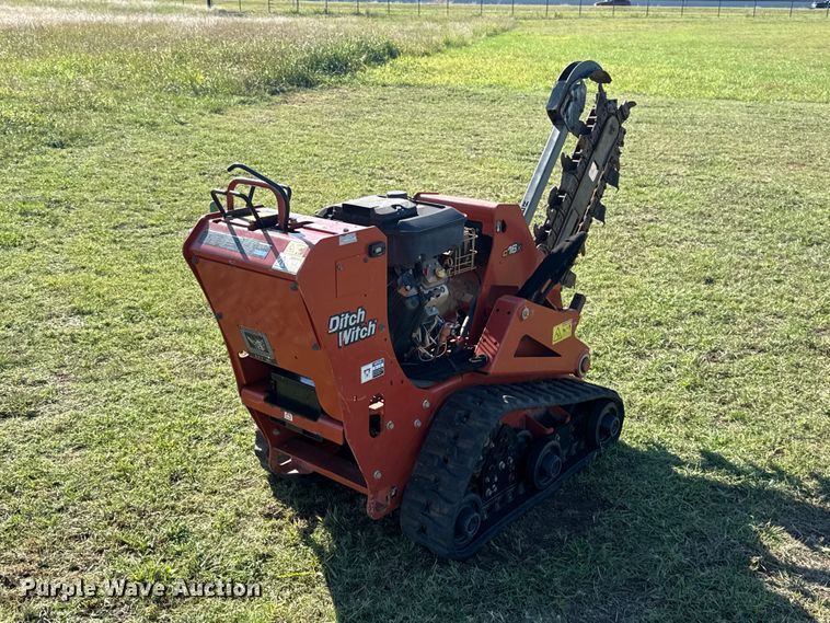 image for item FV2076 2019 Ditch Witch C16X trencher