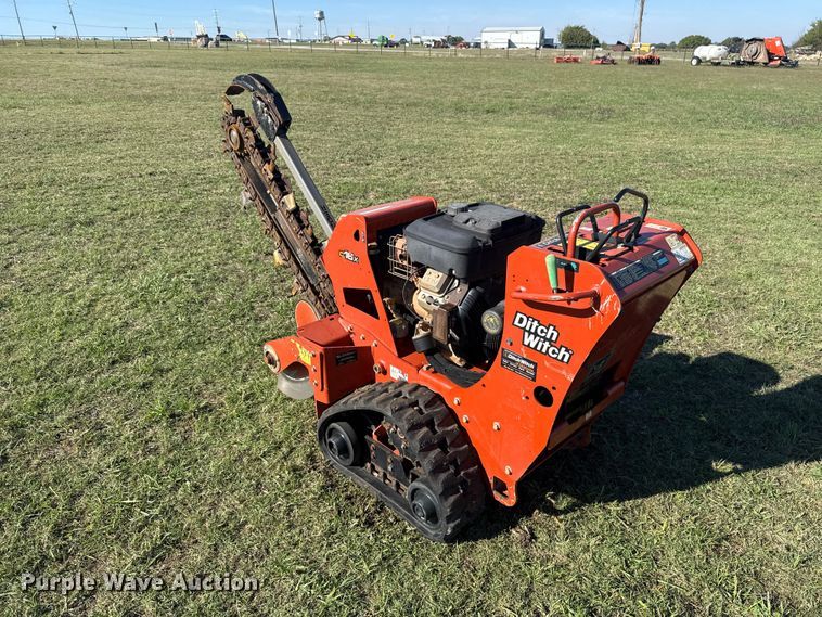 image for item FV2076 2019 Ditch Witch C16X trencher