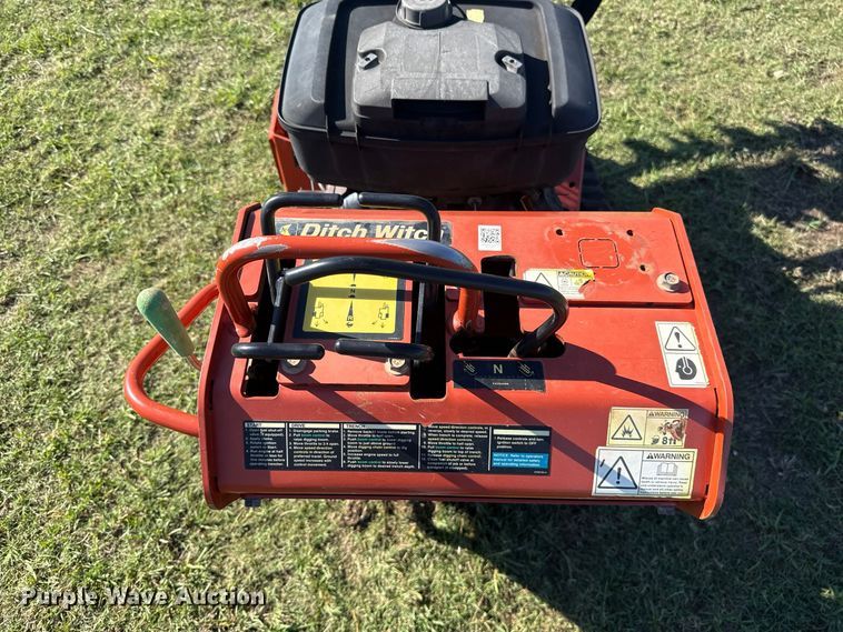 image for item FV2076 2019 Ditch Witch C16X trencher