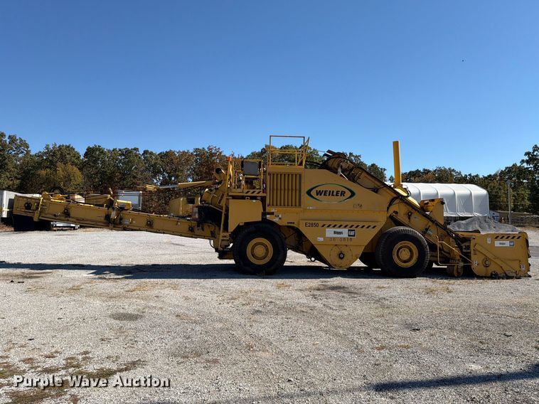 image for item FV6002 Weiler E2850 material transfer vehicle