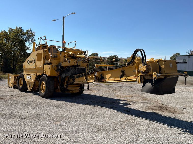 image for item FV6002 Weiler E2850 material transfer vehicle