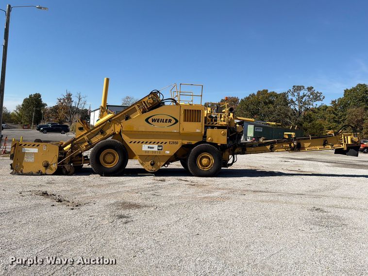 image for item FV6002 Weiler E2850 material transfer vehicle