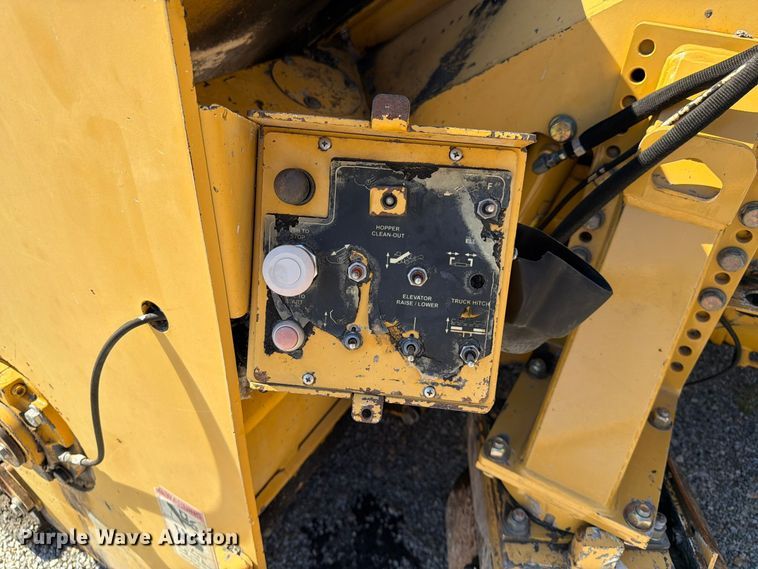 image for item FV6002 Weiler E2850 material transfer vehicle
