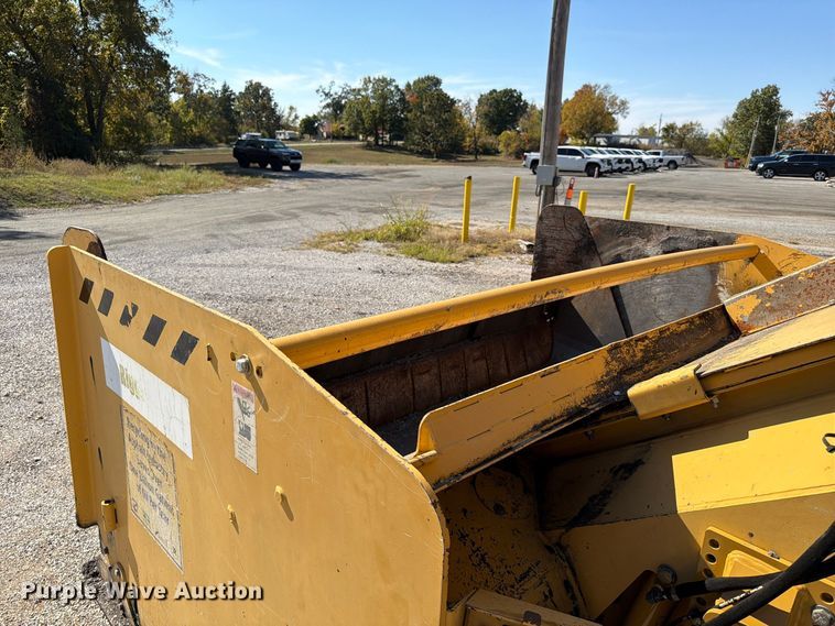 image for item FV6002 Weiler E2850 material transfer vehicle