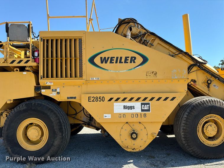 image for item FV6002 Weiler E2850 material transfer vehicle