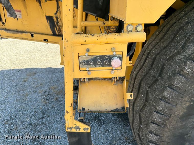 image for item FV6002 Weiler E2850 material transfer vehicle