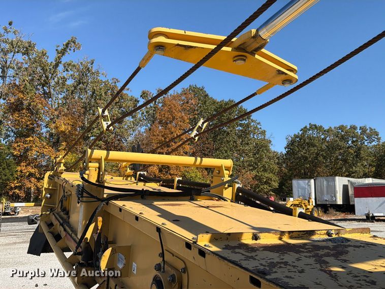 image for item FV6002 Weiler E2850 material transfer vehicle