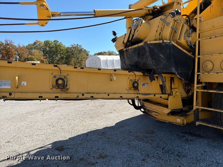 image for item FV6002 Weiler E2850 material transfer vehicle