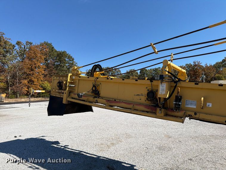 image for item FV6002 Weiler E2850 material transfer vehicle