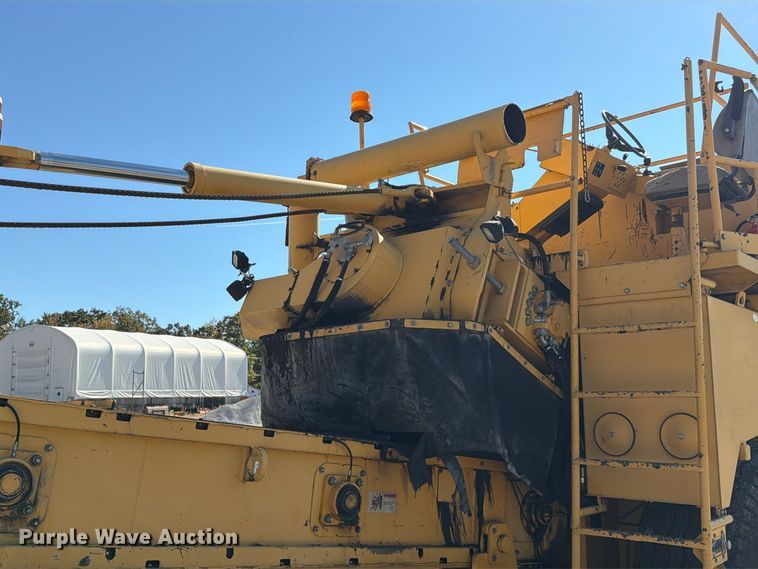 image for item FV6002 Weiler E2850 material transfer vehicle