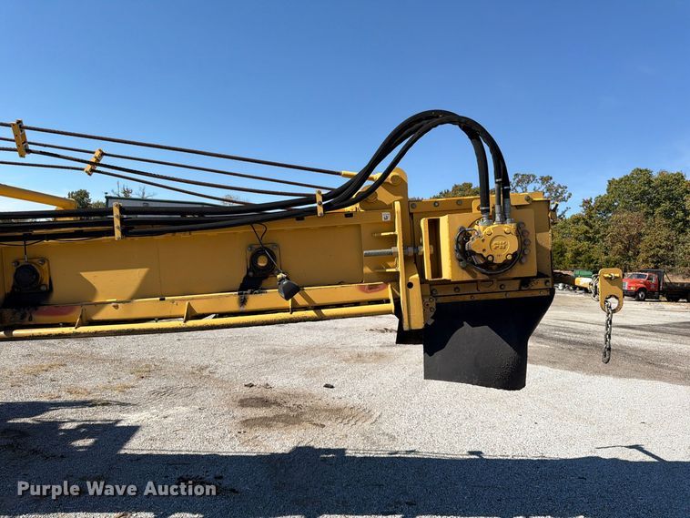image for item FV6002 Weiler E2850 material transfer vehicle