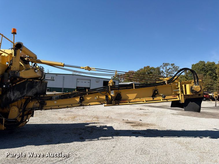 image for item FV6002 Weiler E2850 material transfer vehicle