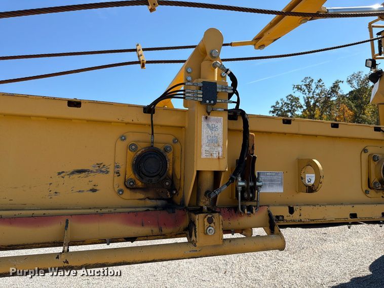 image for item FV6002 Weiler E2850 material transfer vehicle