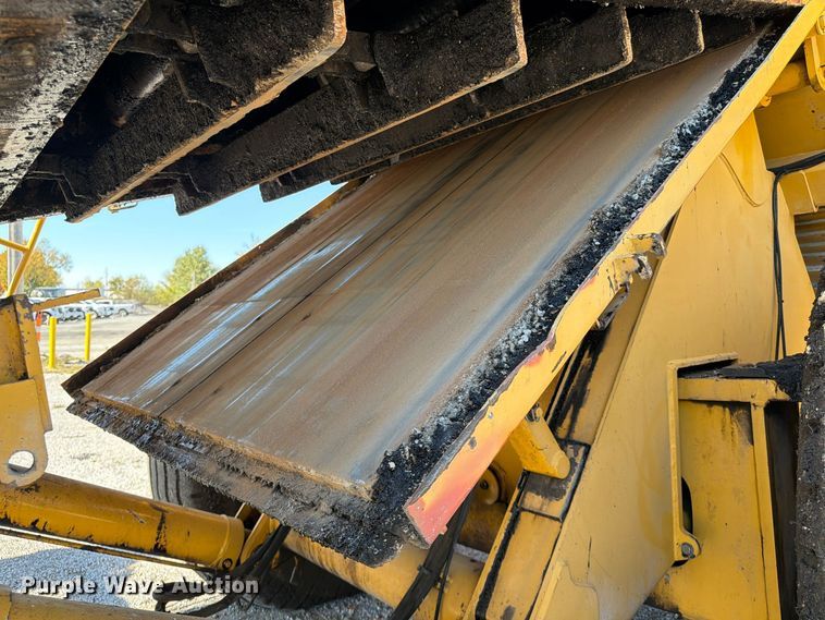 image for item FV6002 Weiler E2850 material transfer vehicle