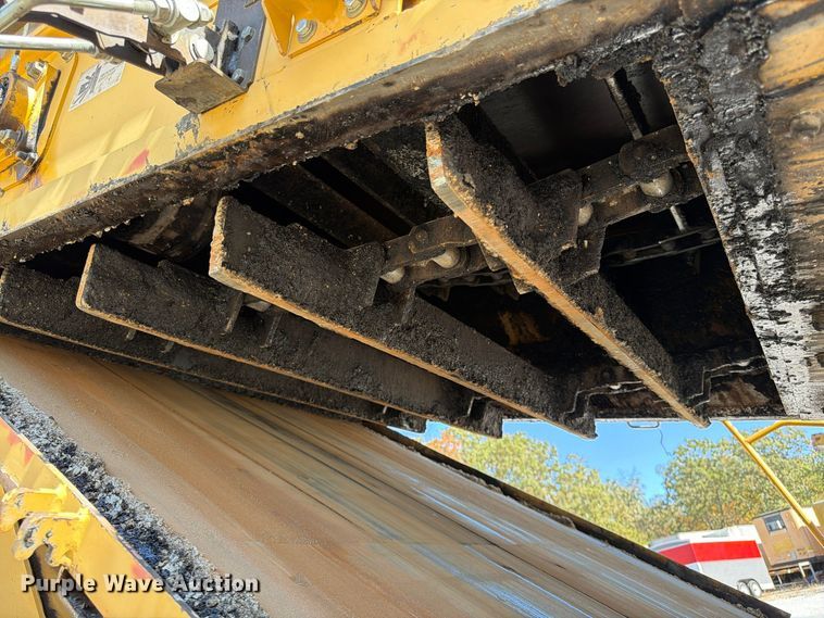 image for item FV6002 Weiler E2850 material transfer vehicle