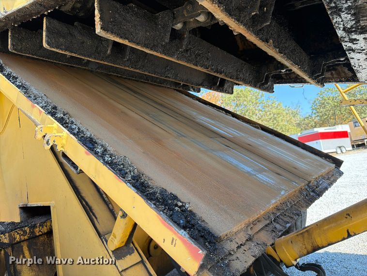 image for item FV6002 Weiler E2850 material transfer vehicle