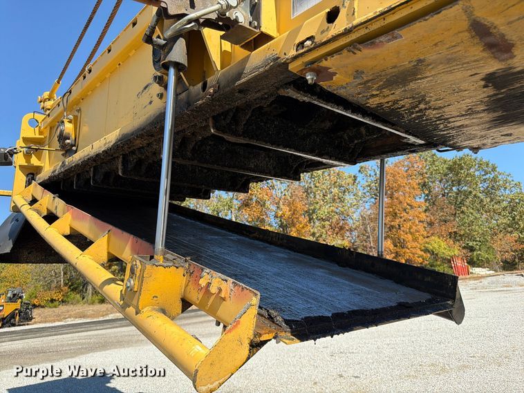 image for item FV6002 Weiler E2850 material transfer vehicle