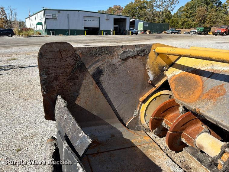 image for item FV6002 Weiler E2850 material transfer vehicle