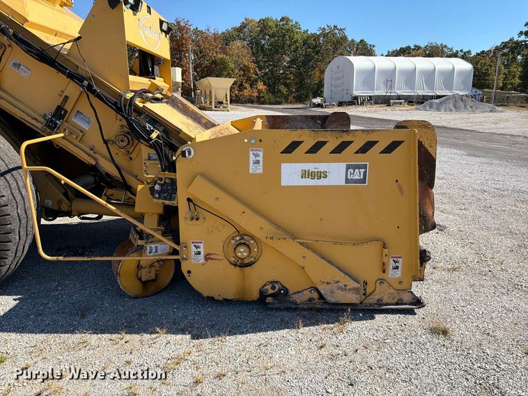 image for item FV6002 Weiler E2850 material transfer vehicle