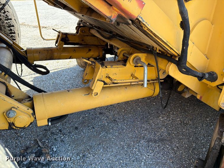 image for item FV6002 Weiler E2850 material transfer vehicle
