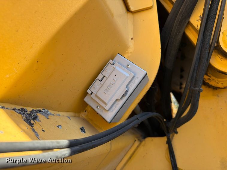 image for item FV6002 Weiler E2850 material transfer vehicle