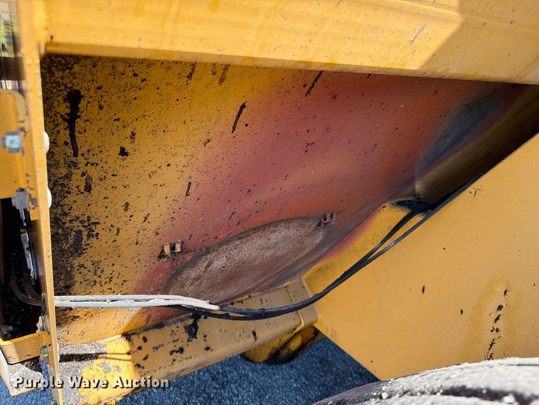 image for item FV6002 Weiler E2850 material transfer vehicle