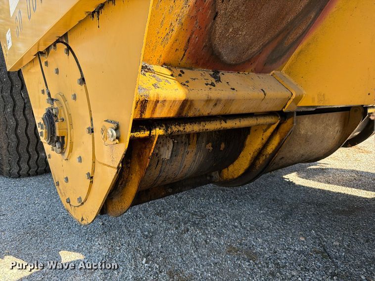image for item FV6002 Weiler E2850 material transfer vehicle