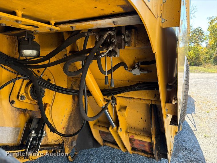 image for item FV6002 Weiler E2850 material transfer vehicle