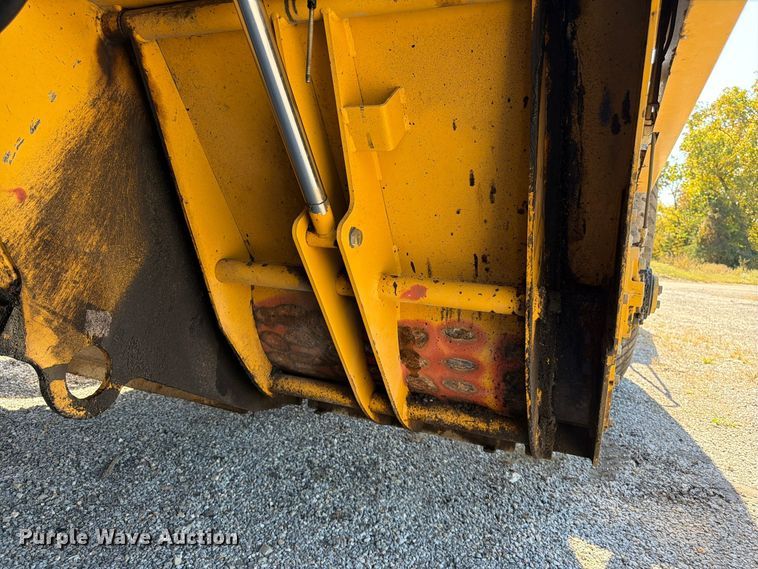 image for item FV6002 Weiler E2850 material transfer vehicle