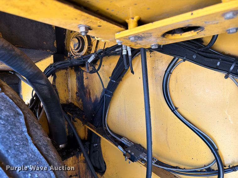 image for item FV6002 Weiler E2850 material transfer vehicle