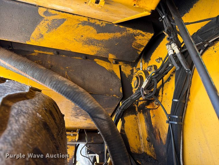 image for item FV6002 Weiler E2850 material transfer vehicle