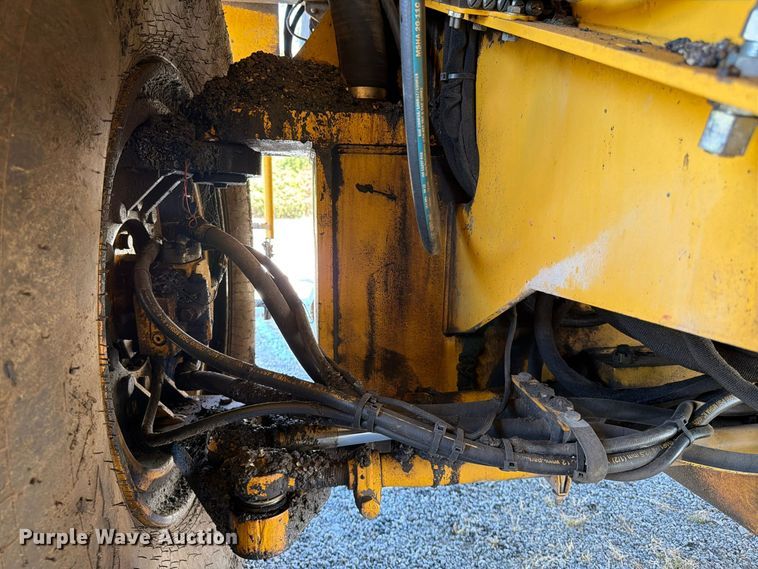 image for item FV6002 Weiler E2850 material transfer vehicle
