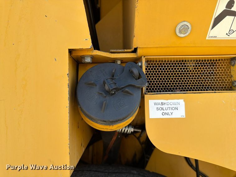 image for item FV6002 Weiler E2850 material transfer vehicle