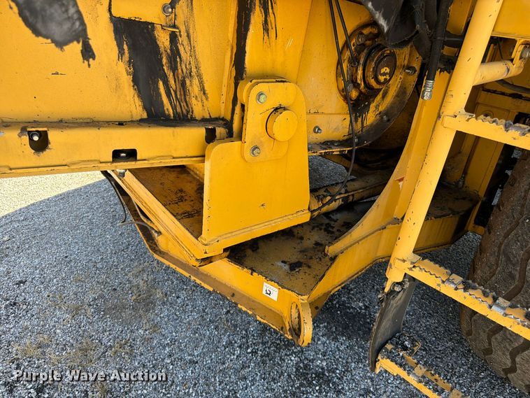 image for item FV6002 Weiler E2850 material transfer vehicle