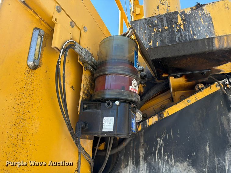 image for item FV6002 Weiler E2850 material transfer vehicle