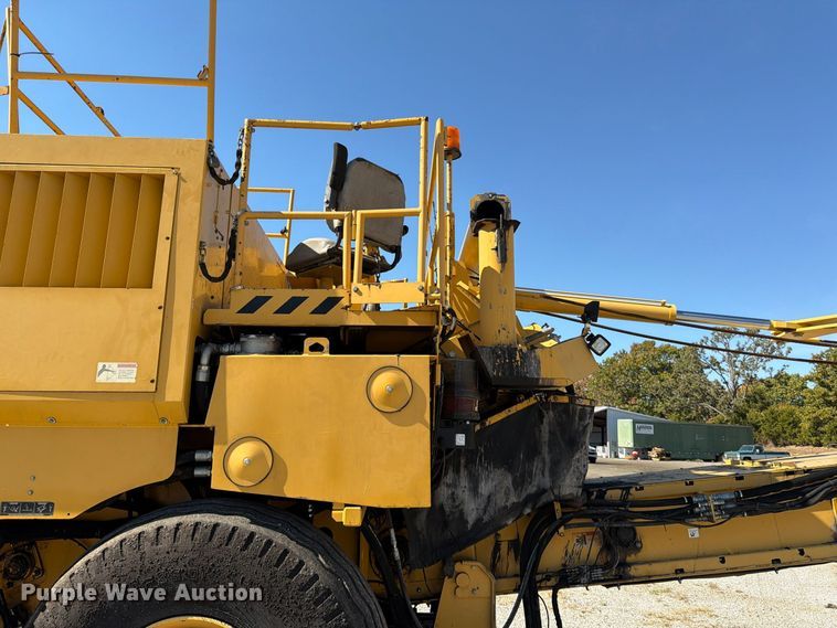 image for item FV6002 Weiler E2850 material transfer vehicle