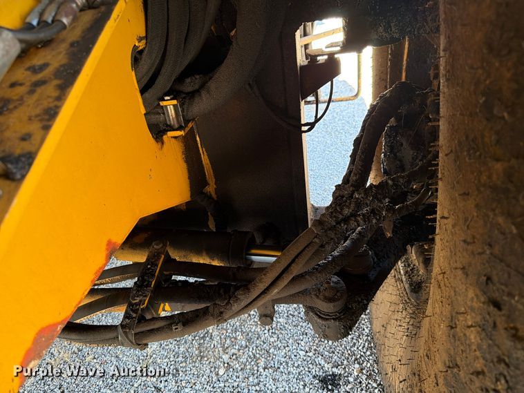 image for item FV6002 Weiler E2850 material transfer vehicle
