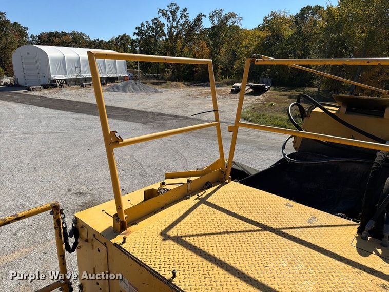 image for item FV6002 Weiler E2850 material transfer vehicle