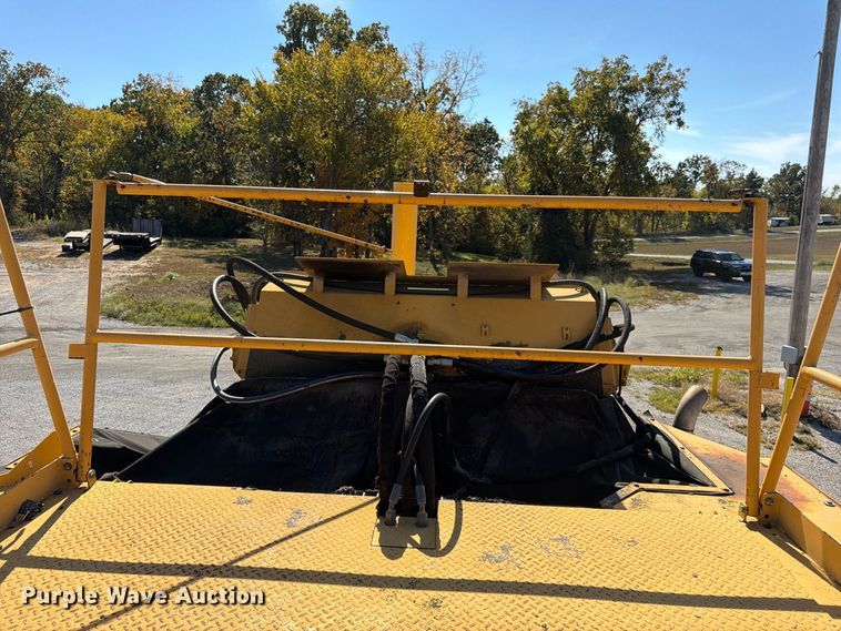 image for item FV6002 Weiler E2850 material transfer vehicle