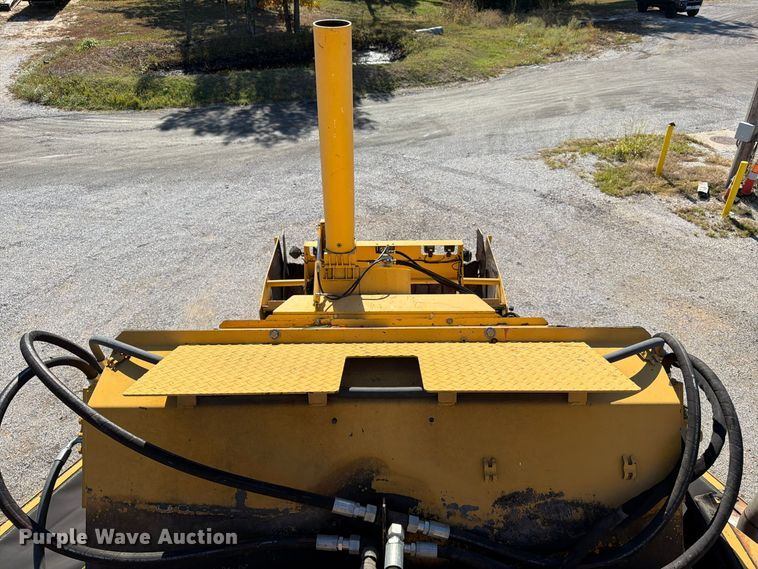 image for item FV6002 Weiler E2850 material transfer vehicle