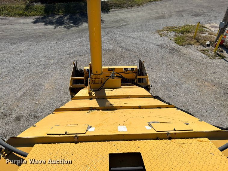 image for item FV6002 Weiler E2850 material transfer vehicle