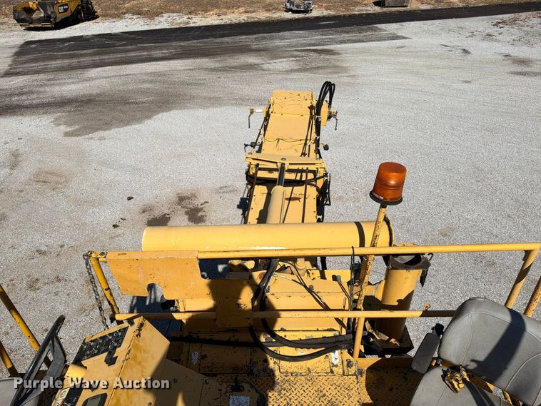 image for item FV6002 Weiler E2850 material transfer vehicle