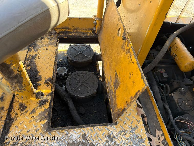 image for item FV6002 Weiler E2850 material transfer vehicle