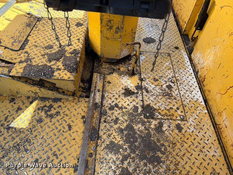 image for item FV6002 Weiler E2850 material transfer vehicle