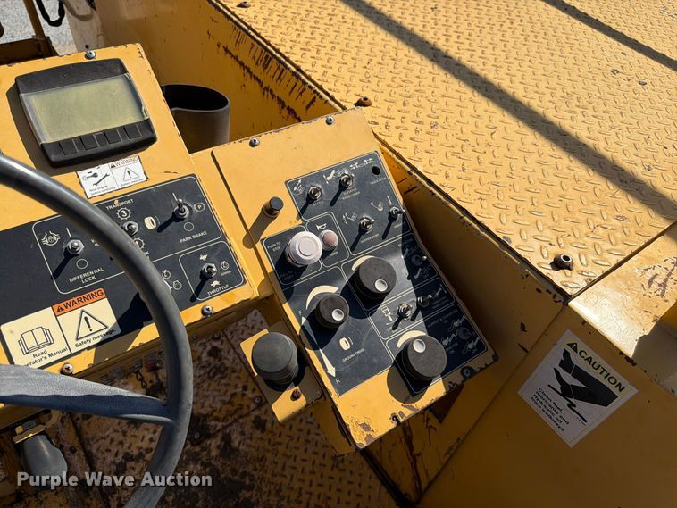 image for item FV6002 Weiler E2850 material transfer vehicle