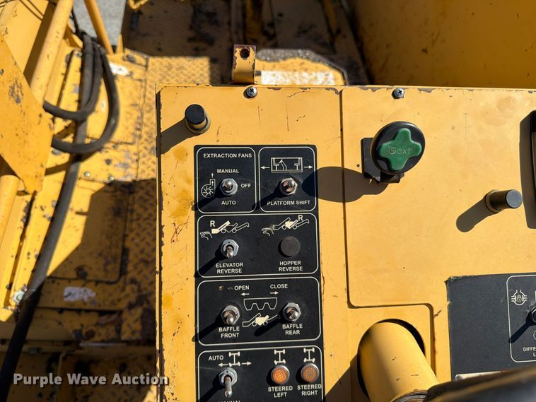 image for item FV6002 Weiler E2850 material transfer vehicle