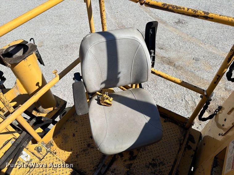 image for item FV6002 Weiler E2850 material transfer vehicle