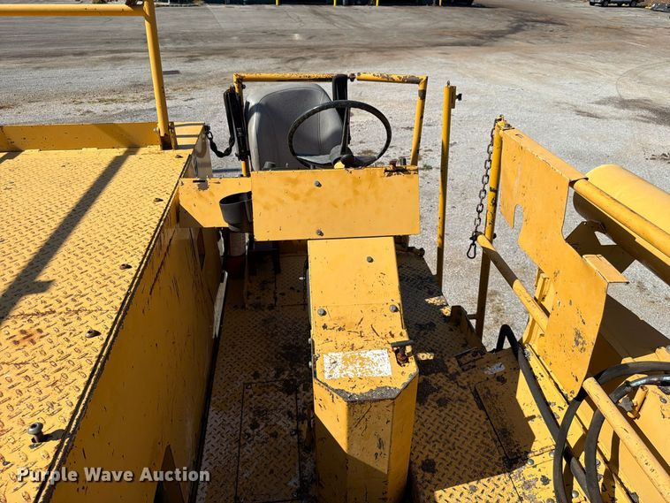 image for item FV6002 Weiler E2850 material transfer vehicle